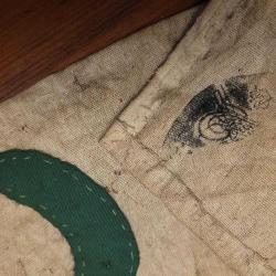 ESKİLERDEN HİLALİ AHDAR YANİ YEŞİLAY KOL BANDI. ARKASI TUĞRA MÜHÜRLÜ.