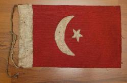 LOT.15 » ÇOK ESKİLERDEN ASKER GÖĞÜS BAYRAĞI. EL DİKİMİ. NADİR.