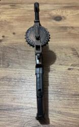 EAGLE 55 Lewis Tarzı Mini Obje Tarihi WWI Lewis Gun'dan esinlenilmiş metalik model. Üzerinde EAGLE 55 yazısı bulunur. Dekoratif veya hediyelik amaçlı Boy 30 cm