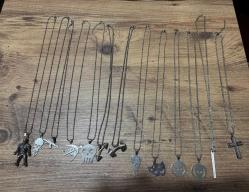 Çeşit çeşit mini çelik zincir kolyeler 13 Adet Toplu olarak satılık