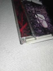 Cd Pearl jam VS. Orijinal. Avusturya baskı. Kapak ve kartonet hasarlı. Bu duruma göre alım yapınız. Cd kapağı kırık ve kapanmıyor. Ön, arka kartonet hem cd kabına hem de birbirine yapışık. Dinlemeyi etkilemeyen çizikler var sorunsuz çalışıyor. Fiyata yansıtıldı.