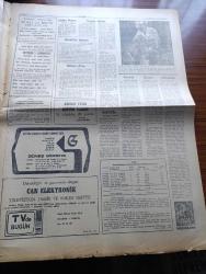 Ankara Gazetesi - Turkish Newspaper - 21 Ağustos 1976 - günün meselesi Ankara Atina gerginliği artıyor - sinemada seks furyası - sinema televizyon rekabeti - Süleyman Demirel mücadelemiz her şoförün arabası olsun mücadelesidir - Yunan hücum botu Hora'yı dürbünle izleyebiliyor - Adalet Partisi ilk Kongresi yarın başlıyor - turizm şirketleri - bebek belediye gazinosunda Hamiyet Yüceses Öztürk Serengil Feri Cansel Ayten Alpman - Gar gazinosunda Zeki Müren Mine Mutlu Edip Akbayram Ajda Pekkan Pakize Suda - Taşlık gazinosunda Gönül Yazar Ahmet Özhan Müjdat Gezen Seyyal Taner - televizyonda bugün - Kara Şahin filmi başrolde Behçet Nacar Güneş sinemasında - bakır delikanlı filmi fitaş sinemasında - Şişli Beşiktaş Kadıköy sinema programı - Gündüz Gölünü bahara övgü yazan Nüvit Özdoğru - Rauf Denktaş Kıbrıslı Türkler artık Rum yönetiminde yaşamayacak dedi - Kıbrıs'ta eğlence yerleri - Kıbrıs yemekleri - Kıbrıs'ta konaklama yerleri - Libya kıbrıs'taki Türkleri destekliyor - Oğuzhan Asiltürk