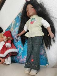 41 cm DAMGALI SİYAHİ PORSELEN BEBEK, UZUN SAÇLI KARAKTER ÇOK GÜZEL