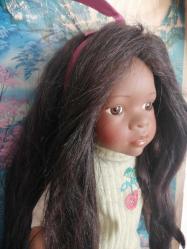 41 cm DAMGALI SİYAHİ PORSELEN BEBEK, UZUN SAÇLI KARAKTER ÇOK GÜZEL