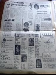 Ankara Gazetesi - Turkish Newspaper - 12 Ağustos 1976 - günün meselesi Akdeniz'de iktidar politikası - yeşilköy'de kanlı bir gerilla baskını yapıldı - İsrail uçağına Filistin Kurtuluş örgütünce yapılan baskında güvenlik kuvvetlerimiz 1,5  saat aralıksız çarpıştı - Necmettin Erbakan Güneydoğu gezisine çıkıyor - Fahri Korutürk Türkiye'nin süratle gelişmekte olduğunu söyledi - Dam başında Yaz akşamı yazan Şemsi Belli - çocuk edebiyatı yazan Enver Naci Gökşen - Florya belediye gazinosunda Semiha Yankı Celal Şahin Saadet Sun - Gar gazinosunda Sevim Tuna Ayla Algan Nazan Şoray Ayhan Işık - Caddebostan maksim'de Gönül Yazar Ahmet Özhan Müjdat Gezen Seyyal Taner - iç çamaşırı giymeyen bayanlar kentlerde trafik kazalarının artışına neden oluyor - sev kardeşim filmi başrolde Tarık Akan Yıldız sinemasında - kahramanlar filmi başrolde Fikret Hakan kısmet sinemasında - Baba bizi eversene filmi başrolde Barış Manço Sayanora sinemasında - yaşam kavgası filmi başrolde Ayhan Işık İnci sinemasında