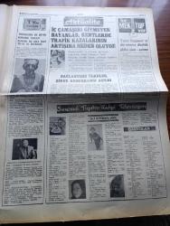 Ankara Gazetesi - Turkish Newspaper - 12 Ağustos 1976 - günün meselesi Akdeniz'de iktidar politikası - yeşilköy'de kanlı bir gerilla baskını yapıldı - İsrail uçağına Filistin Kurtuluş örgütünce yapılan baskında güvenlik kuvvetlerimiz 1,5  saat aralıksız çarpıştı - Necmettin Erbakan Güneydoğu gezisine çıkıyor - Fahri Korutürk Türkiye'nin süratle gelişmekte olduğunu söyledi - Dam başında Yaz akşamı yazan Şemsi Belli - çocuk edebiyatı yazan Enver Naci Gökşen - Florya belediye gazinosunda Semiha Yankı Celal Şahin Saadet Sun - Gar gazinosunda Sevim Tuna Ayla Algan Nazan Şoray Ayhan Işık - Caddebostan maksim'de Gönül Yazar Ahmet Özhan Müjdat Gezen Seyyal Taner - iç çamaşırı giymeyen bayanlar kentlerde trafik kazalarının artışına neden oluyor - sev kardeşim filmi başrolde Tarık Akan Yıldız sinemasında - kahramanlar filmi başrolde Fikret Hakan kısmet sinemasında - Baba bizi eversene filmi başrolde Barış Manço Sayanora sinemasında - yaşam kavgası filmi başrolde Ayhan Işık İnci sinemasında