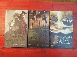 CENTİLMEN PİÇ ÜÇLEMESİ (LOCKE LAMORA'NIN YALANLARI-KIZIL GÖKLER ALTINDA KIZIL DENİZLER-HIRSIZLAR CUMHURİYETİ) 3 KİTAP TAKIM