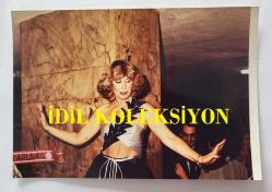 YEŞİLÇAM OYUNCUSU AYNUR AYDAN'IN ORİJİNAL 2'Lİ FOTOĞRAF SET, - 15 x 10 cm EBADINDA - AYNUR AYDAN, ELAZIĞ OTELİ'NDE FIRAT ÜNİVERSİTESİ GENÇLİK ÇAYI ETKİNLİĞİNDE DANS EDERKEN ve GENÇLER EĞLENİRKEN ÇEKİLMİŞ NET KALİTEDE 2 FARKLI FOTOĞRAF... ÖZEL ARŞİV.