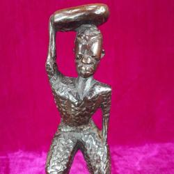 VINTAGE EL OYMA ABANOZ AHŞAP AFRİKALI YERLİ ERKEK FİGÜR BİBLO 2