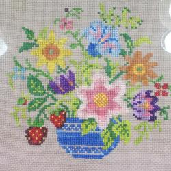 VINTAGE ORJİNAL ÇERÇEVESİNDE EL İŞİ  GOBLEN SAKSIDA ÇİÇEKLER TABLO