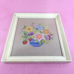 VINTAGE ORJİNAL ÇERÇEVESİNDE EL İŞİ  GOBLEN SAKSIDA ÇİÇEKLER TABLO