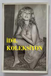 YEŞİLÇAM OYUNCUSU AYNUR AYDAN'IN ORİJİNAL 2'Lİ FOTOĞRAF SETİ - 18 x 12 cm EBADINDA - AYNUR AYDAN GÖĞÜS DEKOLTELİ GİYSİSİYLE POZ VERİRKEN ÇEKİLMİŞ 2 ÖZEL KARE