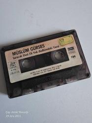 MÜSLÜM GÜRSES - SARACAK DOST ELİ YOK - KAĞIT BASKI KARYONETSİZ İÇERİK FARKLI