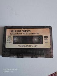 MÜSLÜM GÜRSES - SARACAK DOST ELİ YOK - KAĞIT BASKI KARYONETSİZ İÇERİK FARKLI