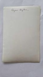 YEŞİLÇAM OYUNCUSU AYNUR AYDAN'IN ORİJİNAL FOTOĞRAFI - 18 x 12 cm EBADINDA - AYNUR AYDAN, GARDIROBUN ÖNÜNDE AYAKTA POZ VERİRKEN ÇEKİLMİŞ BİR KARE