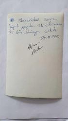 YEŞİLÇAM OYUNCUSU AYNUR AYDAN'IN ORİJİNAL 3'LÜ FOTOĞRAF SETİ - 18 x 12 cm EBADINDA - AYNUR AYDAN, BİR MEKANDA KEMANCI EŞLİĞİNDE İÇKİ İÇİP DÜŞÜNÜRKEN ÇEKİLMİŞ 3 FARKLI KARE. KASIM 1979