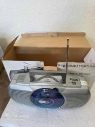 SCHNEİDER SP 101 PORTATİF DİKEY CD ÇALAR VE RADYO 12VAC ADAPTÖR İLE VE PİLLE ÇALIŞIR DURUMDA