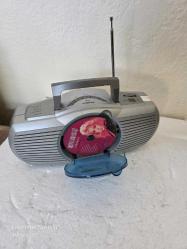 SCHNEİDER SP 101 PORTATİF DİKEY CD ÇALAR VE RADYO 12VAC ADAPTÖR İLE VE PİLLE ÇALIŞIR DURUMDA