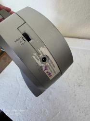 SCHNEİDER SP 101 PORTATİF DİKEY CD ÇALAR VE RADYO 12VAC ADAPTÖR İLE VE PİLLE ÇALIŞIR DURUMDA