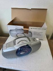 SCHNEİDER SP 101 PORTATİF DİKEY CD ÇALAR VE RADYO 12VAC ADAPTÖR İLE VE PİLLE ÇALIŞIR DURUMDA