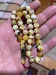 Orjinal kayadan fosilleri üzerinde damla kehribar tespih