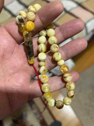 Orjinal kayadan fosilleri üzerinde damla kehribar tespih