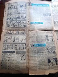 Milliyet Gazetesi - Turkish Newspaper - 11 Mayıs 1956 - Atina'da nümayiş fotoğraf - Kıbrıslı 2 rum tethişçi idam edildi - Atina'daki elçilikler muhafaza altında - Yeni Ticaret vekili Zeyyat Mandalinci konuşuyor fotoğraf - hayat pahalılığına karşı yeni tedbirler alınıyor - Ankara barosunun toplantısı men edildi - Robert koleji'nde talebe grevi devam ediyor - İstanbul Ankara Radyosu Programı - Kızılyıldız ve Stalin yazan Peyami Safa - İstanbul'da basın toplantısı yapan Martine Carol hayranlarının hücumundan konuşamadı Fotoğrafı - sanatkarlar bir tiyatro kanunu hazırlanmasını istiyor - İsmail Dümbüllü kongrede Fotoğrafı - ölüm perdesi yazan Ümit Deniz yazı dizisi - Boncuk Walt Disney - hep yarın yazan Cahit Uçuk Yazı Dizisi - Zeki Müren bebek gazinosunda - Ali Muhiddin Hacı Bekir - Macaristan Demir perdeyi kaldırıyor - Galatasaray İsrail'e gidemiyor - İstanbulspor 4 Kasımpaşa 4 Fotoğrafı - basketbolda Modasporlular şampiyonadan çekildiler - Fenerbahçe haftayı boş geçirecek - Beşiktaş kamp