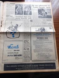 Milliyet Gazetesi - Turkish Newspaper - 18 Eylül 1966 - onları sen affet Gürsel yazan Abdi İpekçi Başmakale - Cemal Gürsel Bugün toprağa veriliyor - Cemal Gürsel'in naaşı Gülhane'den törenle alınarak meclisteki katafalka getirildi fotoğraf - Cemal Gürsel'e saygı duruşunda bulunan halk 3 kilometrelik kuyruk meydana getirdi Fotoğrafı - Kıbrıs'ta ablukanın kalkmasını istedik - Seramikçi Meral Kılıç İlhami Soysal'ın dövülmesi olayıyla ilgim yok dedi fotoğraf - Yerli Striptiz dansözü turist almanlarla dans ediyor fotoğraf - Robert kolej ve Türkiye - Cevdet Sunay ve Süleyman Demirel tatbikatı izleyecek - pazarlık yazan Halit Kıvanç çizen Altan Erbulak - Devlet Tiyatrosu perdelerine ekim başında açıyor - Işık Yenersu ecinniler'de Yıldırım Önal'da Medea isimli piyeslerde oynuyorlar Fotoğrafı - Altındağ Tiyatrosu Bu yıl mevsime İstanbul efendisi ile giriyor - Türkiye Ligi'nde ilk defa 4 şehirde 4 büyük maç - sporcular Cemal Gürsel için saygı duruşunda Fotoğrafı - Yılın sporcusu Kemal Öncü foto