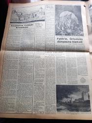 Vatan Gazetesi - Turkish Newspaper - 29 Mayıs 1953 - Fatih Sultan Mehmet Han tam sayfa çizimi - fethin 500. Yılı kutlu olsun - Fatih'in yolundayız yazan Ahmet Emin Yalman Başmakale - İstanbul Türk'tür Türk kalacak  kalacak - kadınlar tekkesi yazan Refik Halit Karay Yazı Dizisi - Fatih medresesi Talebe yurdu yüksek tahsil Derneği tarafından medrese avlusuna dikilen Fatih'in büstü Fotoğrafı - Batan Dumlupınar denizaltısı komutanı yüzbaşı Sabri Çelebioğlu'nun ifadesi alındı fotoğraf - Mark Twain rolündeki aktör Frederic March dün İstanbul'a geldi fotoğraf - Kore'den dönen hasta ve yaralılarımız - savarona komutanı yarbay Vedat Burak intibalarını anlattı - İstanbul'un fethi yazan Mehmet Şehitoğlu - Ayasofya - İstanbul'un fethinin kronolojisi - Fatih devrinde Osmanlı Türk sanatı yazan Profesör Doktor A. Süheyl Ünver - şiirlerde İstanbul yazan Oktay Akbal - Fethe ve Fatih'e ait fıkralar - Zeki Müren Siemens cidden harika bir radyo diyor - İstanbul Ankara İzmir Radyosu Programı - Arı bisküvi