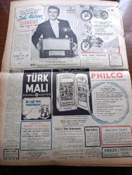 Vatan Gazetesi - Turkish Newspaper - 29 Mayıs 1953 - Fatih Sultan Mehmet Han tam sayfa çizimi - fethin 500. Yılı kutlu olsun - Fatih'in yolundayız yazan Ahmet Emin Yalman Başmakale - İstanbul Türk'tür Türk kalacak  kalacak - kadınlar tekkesi yazan Refik Halit Karay Yazı Dizisi - Fatih medresesi Talebe yurdu yüksek tahsil Derneği tarafından medrese avlusuna dikilen Fatih'in büstü Fotoğrafı - Batan Dumlupınar denizaltısı komutanı yüzbaşı Sabri Çelebioğlu'nun ifadesi alındı fotoğraf - Mark Twain rolündeki aktör Frederic March dün İstanbul'a geldi fotoğraf - Kore'den dönen hasta ve yaralılarımız - savarona komutanı yarbay Vedat Burak intibalarını anlattı - İstanbul'un fethi yazan Mehmet Şehitoğlu - Ayasofya - İstanbul'un fethinin kronolojisi - Fatih devrinde Osmanlı Türk sanatı yazan Profesör Doktor A. Süheyl Ünver - şiirlerde İstanbul yazan Oktay Akbal - Fethe ve Fatih'e ait fıkralar - Zeki Müren Siemens cidden harika bir radyo diyor - İstanbul Ankara İzmir Radyosu Programı - Arı bisküvi