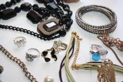 TAKI LOTU HEPSİDE  GÖNDERİLECEKTİR  HEPSİDE BİRBİRİNDEN DEĞERLİ ÜRÜNLER KAÇIRAN COK ÜZÜLÜR      (ANTİK KOLİ 5