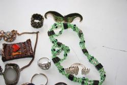 TAKI LOTU HEPSİDE  GÖNDERİLECEKTİR  HEPSİDE BİRBİRİNDEN DEĞERLİ ÜRÜNLER KAÇIRAN COK ÜZÜLÜR      (ANTİK KOLİ 5