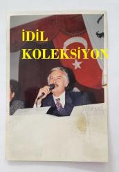 YEŞİLÇAM'IN UNUTULMAZ OYUNCUSU TAMER YİĞİT'İN ORİJİNAL 6'LI FOTOĞRAF SETİ - 12,5 x 8,5 cm EBADINDA - TAMER YİĞİT KATILDIĞI BİR OKUL SEMİNERİNDE KONUŞMA YAPRKEN, ÖĞRENCİ ve ÖĞRETİM GÖREVLİLERİYLE HATIRA POZLARI VERİRKEN ÇEKİLMİŞ 6 FARKLI KARE... ÖZEL ARŞİV