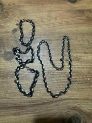 Antrasit Gri Çelik Zincir Set - Kolye ve 3 Adet Bileklik Yüksek kaliteli, kararma yapmayan antrasit gri (füme) kaplama çelik. 1 adet uzun kolye ve 3adet uyumlu bileklik (Tam set). Modern 