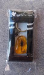 REÇİNE İÇİNE KONULMUŞ GERÇEK AKREP ANAHTARLIK.  SIFIR ÜRÜN . KOLEKSİYONLUK