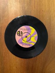 Neşe Karaböcek : I -  Artık Sevmeyeceğim II - Ağlama Değmez Hayat / 45'lik Plak LP Vinly  - Alp Plak Orkestrası