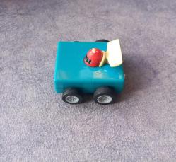 2013 TARİHLİ DEĞİŞİK NADİR TASARIM YARIŞ ARABASI MODELİ.  PLASTİK MALZEMEDEN YAPILMIŞTIR . FOTOĞRAFTA GÖRÜLDÜĞÜ GİBİDİR. SAĞLAMDIR.  KOLEKSİYONLUK ÇOK NADİR