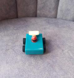 2013 TARİHLİ DEĞİŞİK NADİR TASARIM YARIŞ ARABASI MODELİ.  PLASTİK MALZEMEDEN YAPILMIŞTIR . FOTOĞRAFTA GÖRÜLDÜĞÜ GİBİDİR. SAĞLAMDIR.  KOLEKSİYONLUK ÇOK NADİR