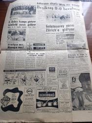 Cumhuriyet Gazetesi - Turkish Newspaper - 10 Kasım 1963 - O'nu anarken yazan Ecvet Güresin Başmakale - büyük Atatürk'ü 25. Ölüm yıldönümünde saygıyla anıyoruz Fotoğrafı - Cemal Gürsel'in millete mesajı - Kruşçef'in Atatürk ile ilgili özel mesajı - Amerikan başkanı Kennedy'nin Atatürk ile ilgili sözleri - İsmet İnönü'nün Atatürk için yazdığı makale - Irak cumhurbaşkanı Abdüsselam Arif'in özel olarak verdiği demeç - Home Nehru Eyüp Han Ve Burgiba'nın Atatürk'ü anma mesajları - izindeyiz yazan İlhan Selçuk - Atatürk devrimlerinin hukuki yönü yazan Hıfzı Veldet Velidedeoğlu - Yunanistan'da Papandreu hükümeti Kral huzurunda yemin etti - ünlü tarihçi Emil Ludwig Atatürk hakkında neler anlattı - Atatürk ve kayınbiraderi yazan Adile Ayda - 25. Yıldönümünde hüzünlü düşünceler yazan Yakup Kadri Karaosmanoğlu - Atatürk gazetemizin kurucusu Yunus Nadi ve hemşiresi Makbule Atadan ile Yalova'da Fotoğrafı - Atatürk'ün milli eğitim üzerindeki düşünceleri ve edebiyat yazan Afet İnan - Galatasaray