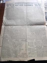 Yeni İstanbul Gazetesi - Turkish Newspaper - 28 Kasım 1955 - soysuzlaşma yazan Habib Edip Törehan Başmakale - Amerikan Sovyet iktisadi rekabeti arttı - Rus tehdidi ve Tahran - Rus liderleri Nikita Kruşçef Ve Mareşal Bulganin yeni delhide Mahatma Gandhi'nin küllerinin bulunduğu Samadiyi ziyaretten önce ayakkabıları çıkarttılar Fotoğrafı - Başvekil Adnan Menderes tarafından kabul edilen Rum Ortodoks kilisesi ileri gelenleri Park otel'den çıkarlarken Fotoğrafı - Adnan Menderes otomobille Dün Ankara'ya döndü - elektrikli tren seferleri yine başlayamıyor - küçük yaşımdan beri çocuk felcine müptela olan 14 yaşındaki İtalyan ressam Bruno Carati Fotoğrafı - yeni İstanbul'un hikayesi yolculuk yazan Mehmet Davaz Yazı Dizisi - pazartesi konuşmaları yazan Halide Edip Adıvar - Filarmoni Derneği On Yaşında - 1954 dünya güzeli Jacqueline Beer evlendi - Kunuri Savaşı'nın 5. Yıldönümü - deliorman yazan General Hamdi Gürsoy Yazı Dizisi - Anadolu abideleri yazan Aziz Ogan -  Beşiktaş Vefa berabere kaldı