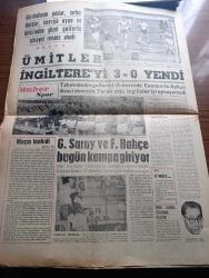 Haber Gazetesi - Turkish Newspaper - 21 Mayıs 1964 - kraliçe Elizabeth yerine kim geçecek Fotoğrafı - Ladig Chinchilla İstanbul'da Fotoğraf - Kemal Satır Ayasofya müzesi kalsın dedi - Bülent Ecevit et boykotunu destekliyor - altın madalya ile futbolcu Lefter Küçükandonyadis dakikalarca alkışlandı Fotoğrafı - Ermeniler Kıbrıs'ı terk'e başladı - Şimdi Ermenilere saldıran Makarios siperde Fotoğrafı - Arçelik 7 bin liraya aile otosu satacak - şehir tiyatrosunda ikilik baş gösterdi gençlerle yaşlılar arası gergin - 45 bin tekel işçisi sözleşme imzaladı - Nurten Demir diğer yıldızların aksine kültürlü bir genç kızdır Fotoğrafı - Koçero yazan Nasri Oktay Yazı Dizisi - Boyalı şapka yazan Agatha Christie Yazı Dizisi - İstanbul Ankara Radyosu Programı - ümitler İngiltere'yi 3-0 yendi fotoğraf - Galatasaray ve Fenerbahçe bugün kampa giriyor - Spor toto'da uzatılma olacak - Maçın Tenkidi Oktay Söl - Çin'de Pterodaktil fosilleri bulundu - Hz Muhammed S.A.V düşmanları yazan Miri Yazı Dizisi