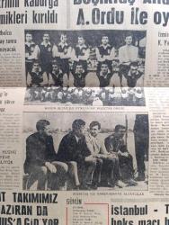 Haber Gazetesi - Turkish Newspaper - 23 Mayıs 1964 - seçim düellosu başladı - Turhan Feyzioğlu'nun Adalet Partililerin başına bela gelecek demesi tehdit olarak algılandı - Hülya Koçyiğit Ediz Hun ile evleniyor Fotoğrafı - Türkan Şoray fotoğraf - kaleci Varol Ürkmez Suzan Avcı ile maç akşamı evlenecek Fotoğrafı - telefon talepleri karşılanıyor - İstanbul belediye reisi Haşim İşcan'la meclisin arası gerginleşti Fotoğrafı - Ertuğrul Adalı - Ete boykot destekleniyor - Aynur Yetkin İkinci bir Fatma Girik olması için filmcilerin eline geçmesi lazım Fotoğrafı - Tophanede bir Hamlet yazan Bedrettin Nihat Yazı Dizisi - Elke Sommer hayatımı sırrı ruhumun esrarı bana aittir dedi Fotoğrafı - Boyalı şapka yazan Agatha Christie Yazı Dizisi - Atatürk ve Kazım Karabekir derleyen N. Deliorman Yazı Dizisi - İstanbul sinema rehberi - şampiyon yarın belli olacak - Yarın Fenerbahçe ile prestij maçı yapacak olan Galatasaraylılar kampta görülüyor fotoğraf - Demirsporlu Fikri Elmanın kaburga kemikleri kırıldı