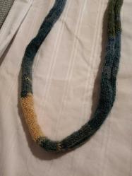 Batik iple örüldü dar uzun atkı