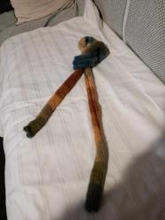 Batik iple örüldü dar uzun atkı