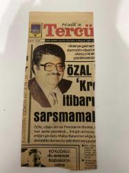 TERCÜMAN GAZETESİ KUPÜRÜ 33 x 13 cm ebatında Tek Yaprak 1980LER - TARİHTEN BUGÜNE İLHAN BARDAKÇI KÖŞE YAZISI -İlhan Bardakçı-Titus-Musa-Süleyman-Abba Eban-Fatih-Yavuz-Tituus-Turgut Özal-Bre Titus, nerdesin-İlk Ermeni Terör Belgesi-KANAATKÂRLIK DA NE DEMEK-AĞLAMA DUVARININ İÇYÜZÜ-ÖZAL’ın kredibilitesi sarsmamalı-Halk’a Tercüman-Tercüman