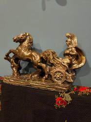 Atlı şovalye heykeli