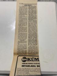 TERCÜMAN GAZETESİ KUPÜRÜ 40 x 11 cm ebatında Tek Yaprak 1980LER - TARİHTEN BUGÜNE İLHAN BARDAKÇI KÖŞE YAZISI -İlhan Bardakçı-Mustafa Kemal-Talat Enver-Kiprinyanu-Yorgo Yaku-Papandreu-Denktaş-Spiros Kiprianu-Christopher Jackson-tarihten bugüne-DOSTLARLA HASBİHAL-OSMANLI HATIRALARI-KIZAN VE KIZMAYAN-İNSANLAR Kİ FANİDİR-KIBRIS RUMLARI-AYNI ANDA BASIN TOPLANTISI-BAĞLANTISIZLAR