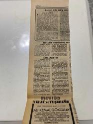 TERCÜMAN GAZETESİ KUPÜRÜ 35 x 11 cm ebatında Tek Yaprak 1980LER - TARİHTEN BUGÜNE İLHAN BARDAKÇI KÖŞE YAZISI -İlhan Bardakçı-Bir Hanım-Fevzi Mısır-Yusuf Kalaycı-Mehmet Soysal-Bayram Ali Tepeli-Mehmet Akif-Adem Erim-Ziya Gökalp-Ömer Seyfettin-Willy Brandt-Kemal Arıkan-Hampig Harry Sassunyan-George Henson-Ali Kemal Gökgiray-tarihten bugüne-MEVLİD VE HAÇLI SEFERLERİ-HAYAL VE HAKİKAT-DEVLET DİLE SAHİP ÇIKTI-RUSYA’NIN İSTEDİĞİ OLDU AVRUPA-KATİL SASUNYAN-MEVLİD VEFAT VE TEŞEKKÜR