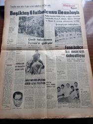 Haber Gazetesi - Turkish Newspaper - 16 Mayıs 1964 - haber çıkarken yazan Mehmet Ali Yalçın Başmakale - seçim kampanyası yarın başlayacak - Ragıp Gümüşpala bu sabah geziye çıktı - Adalet Partisi seçim beyannamesi yayınladı - 4 Türk daha kaçırıldı - Vali Niyazi Akı'nın odacısı Hadise çıkardı Fotoğrafı - otel lokanta fiyatları serbest - sıkıyönetim tebliğ yayınladı - Selami İzzet Sedes toprağa verildi - Tophane'de bir Hamlet yazan Bedrettin Nihat Yazı Dizisi - minibüse binenler azalıyor - Koçero yazan Nasri Oktay Yazı Dizisi - beyaz perdemizin enteresan kızı Pervin Par Fotoğrafı - Farah Diba'nın annesi sevinçli Fotoğrafı - Sultan Hamid'in büyük merakı yazan Cemal Yener Yazı Dizisi - Atatürk ve Kazım Karabekir Derleyen N. Deliorman Yazı Dizisi - Boyalı şapka yazan Agatha Christie Yazı Dizisi - küçük artist Ayşecik Zeynep Değirmencioğlu 50 bin lira ödeyecek - Fenerbahçe Onbiri Fotoğrafı - Beşiktaş 6 futbolcusu ile anlaştı - Hakkı Yeten - Beşiktaş ve Fenerbahçe Lefter Küçükandonyadis için