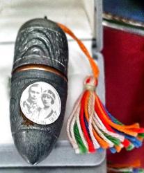 ANTİKA İNGİLİZ KRALİYET AİLESİNİN TAÇ GİYME YIL DÖNÜMÜ NEDENİYLE ÜRETİLMİŞ DİKİŞ KİTİ